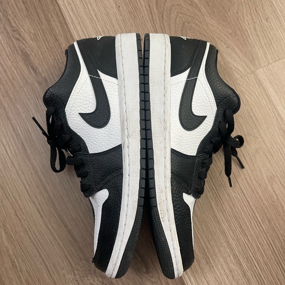 JORDAN 1 low - womens size 9.5, worn one time! In great shape, no box. - Picture 3 of 6